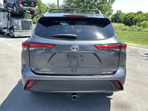 Magnetic Gray Metallic 2022 Toyota Highlander XLE