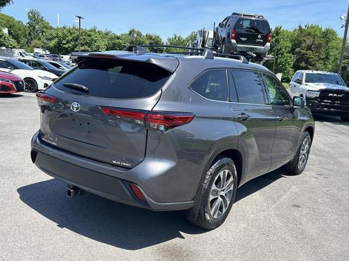 Magnetic Gray Metallic 2022 Toyota Highlander XLE