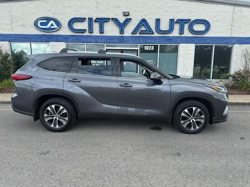 Magnetic Gray Metallic 2022 Toyota Highlander XLE