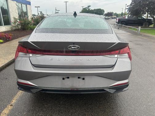 Fluid Metal 2021 Hyundai ELANTRA SEL