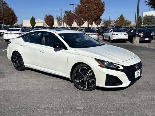 2023 Nissan Altima SR FWD