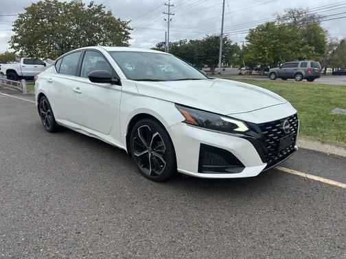 2023 Nissan Altima SR FWD