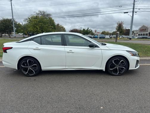 2023 Nissan Altima SR FWD