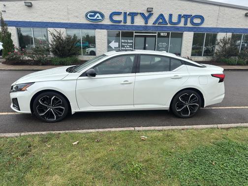 2023 Nissan Altima SR FWD