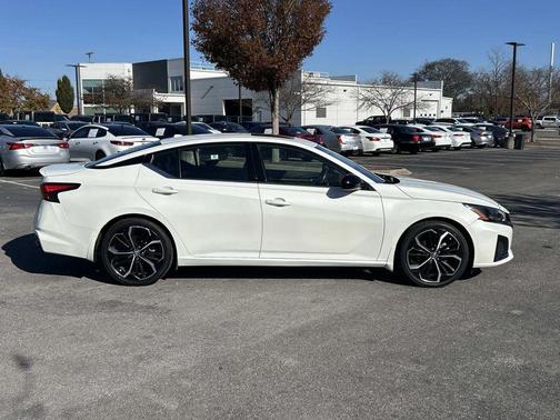 2023 Nissan Altima SR FWD