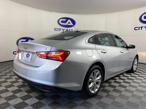 Silver Ice Metallic 2022 Chevrolet Malibu FWD LT