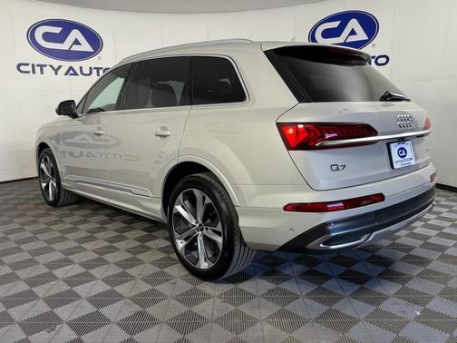 2022 Audi Q7 55 Premium Plus