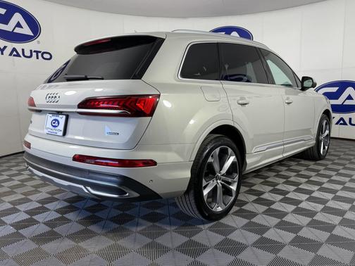 2022 Audi Q7 55 Premium Plus