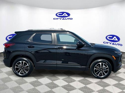 Mosaic Black Metallic 2025 Chevrolet Trailblazer LT