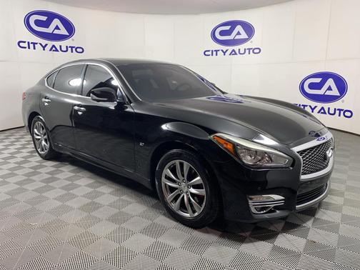 2015 INFINITI Q70 3.7