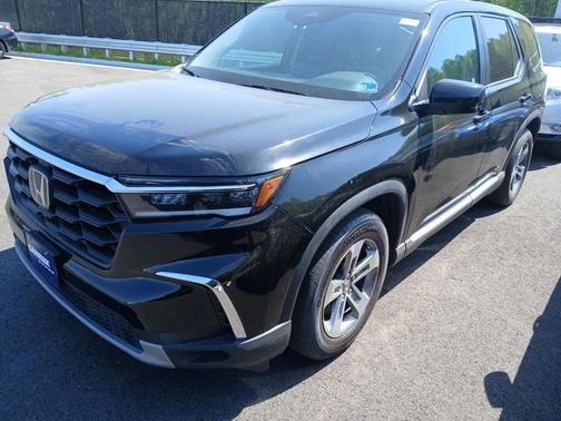 Crystal Black Pearl 2024 Honda Pilot EX-L 7 Passenger