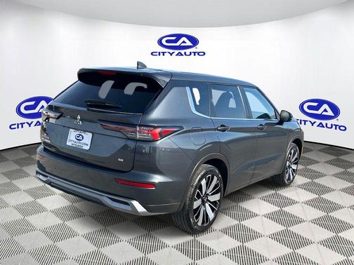 Gray 2025 Mitsubishi Outlander SE 2.5 2WD