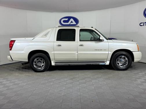 2005 Cadillac Escalade EXT Base
