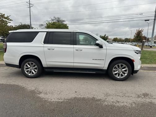 2023 Chevrolet Suburban Premier