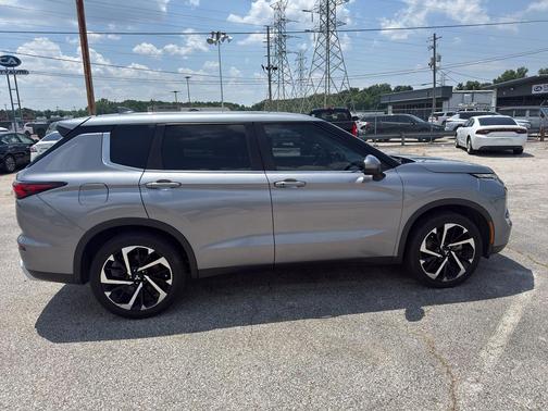Mercury Gray Metallic 2022 Mitsubishi Outlander SE