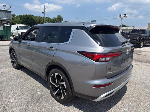 Mercury Gray Metallic 2022 Mitsubishi Outlander SE