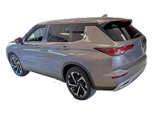Mercury Gray Metallic 2022 Mitsubishi Outlander SE