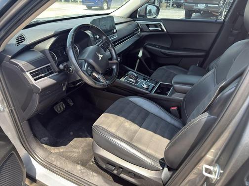 Mercury Gray Metallic 2022 Mitsubishi Outlander SE