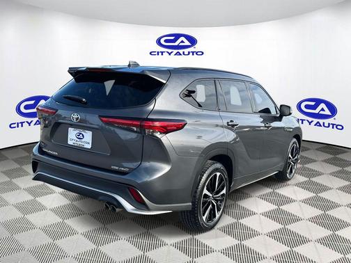 2022 Toyota Highlander XSE