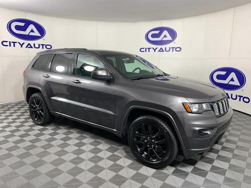 Granite Crystal Metallic Clearcoat 2019 Jeep Grand Cherokee Altitude