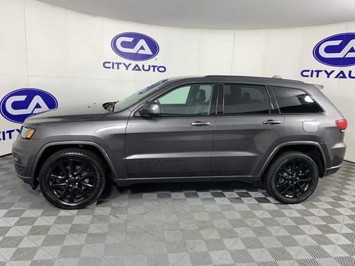 Granite Crystal Metallic Clearcoat 2019 Jeep Grand Cherokee Altitude