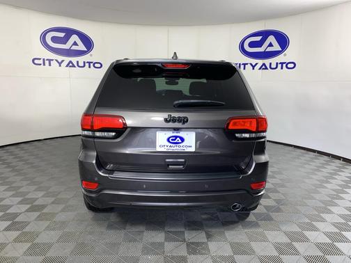 Granite Crystal Metallic Clearcoat 2019 Jeep Grand Cherokee Altitude