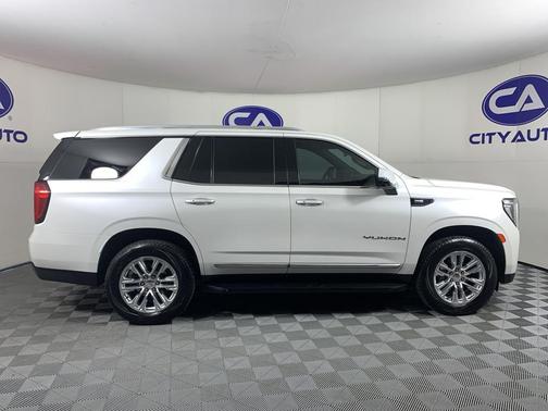 White Frost Tricoat 2021 GMC Yukon SLT