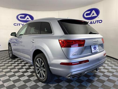 Florett Silver Metallic 2019 Audi Q7 55 Premium Plus