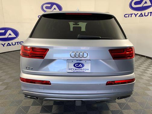 Florett Silver Metallic 2019 Audi Q7 55 Premium Plus