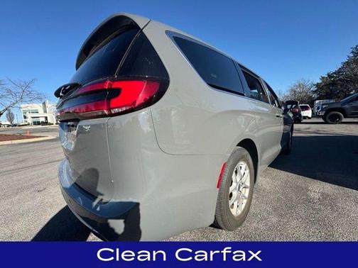 Ceramic Gray Clearcoat 2022 Chrysler Pacifica Touring L