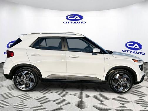 2023 Hyundai VENUE SEL