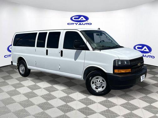 Summit White 2019 Chevrolet Express 3500 LS