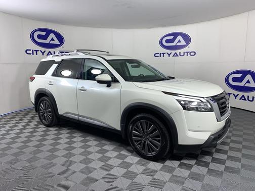 Pearl White Tricoat 2023 Nissan Pathfinder SL 4WD