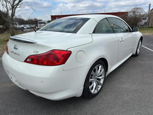 2011 INFINITI G37 Base