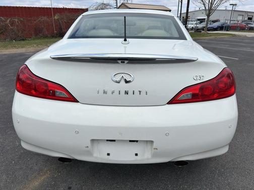 2011 INFINITI G37 Base