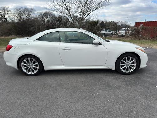 2011 INFINITI G37 Base