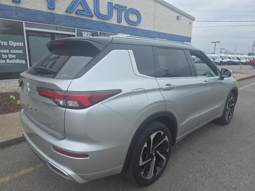 Alloy Silver Metallic 2024 Mitsubishi Outlander SEL 2.5 S-AWC