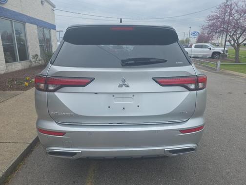 Alloy Silver Metallic 2024 Mitsubishi Outlander SEL 2.5 S-AWC