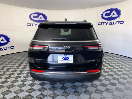 Diamond Black Crystal Pearlcoat 2023 Jeep Grand Cherokee L Limited