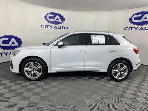 Glacier White Metallic 2022 Audi Q3 45 S line Premium Plus