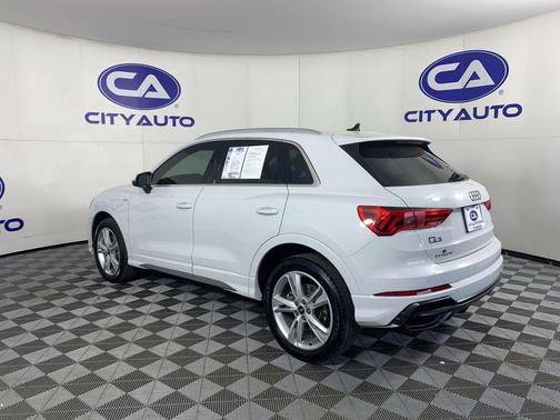 Glacier White Metallic 2022 Audi Q3 45 S line Premium Plus
