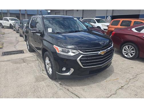 Mosaic Black Metallic 2020 Chevrolet Traverse LT Cloth