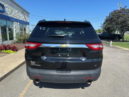 Mosaic Black Metallic 2020 Chevrolet Traverse LT Cloth