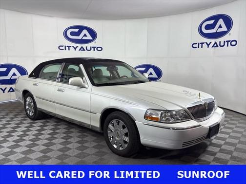 2005 Lincoln Town Car Signature