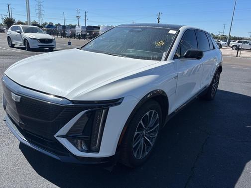Crystal White Tricoat 2024 Cadillac LYRIQ Sport