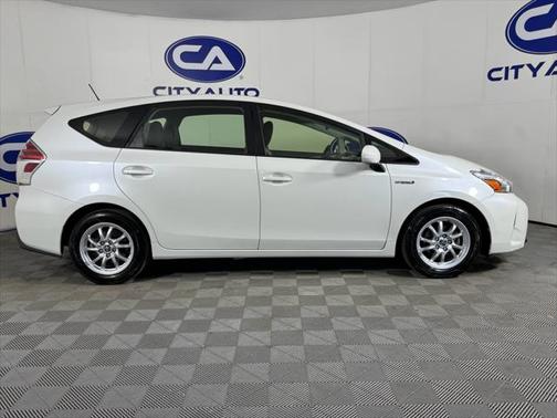 2017 Toyota Prius v Three