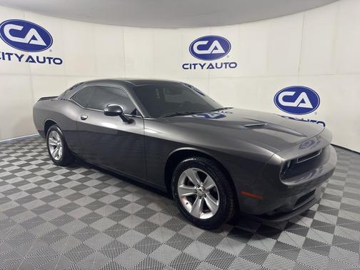 Granite Pearlcoat 2023 Dodge Challenger SXT