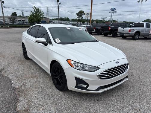 White Platinum Metallic Tri-Coat 2020 Ford Fusion SE