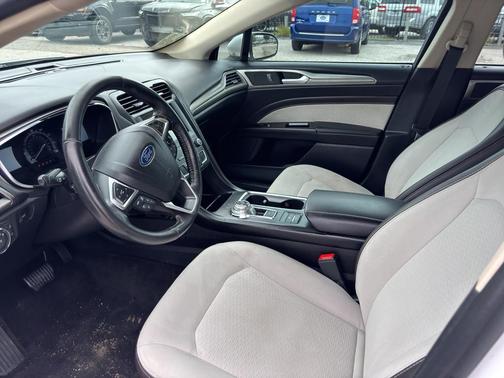 White Platinum Metallic Tri-Coat 2020 Ford Fusion SE