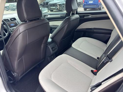 White Platinum Metallic Tri-Coat 2020 Ford Fusion SE